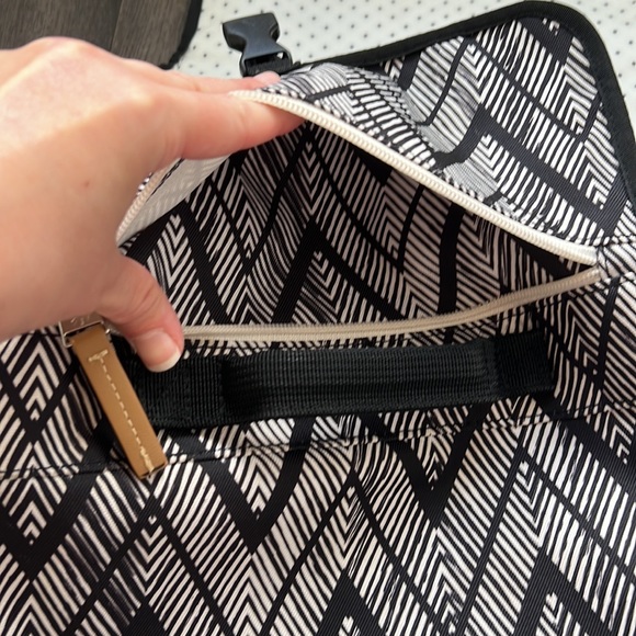 Skip hop diaper changing mat - Picture 11 of 15